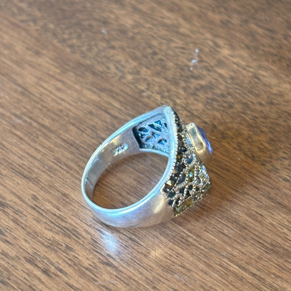 Size 8 ring - Picture 7 of 11
